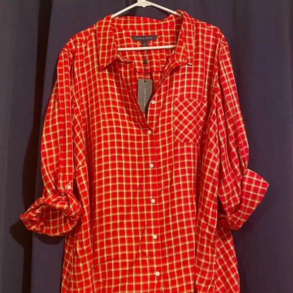 Women’s Tommy Hilfiger plus sized button down shirt with roll tab sleeve!! - Picture 4 of 5